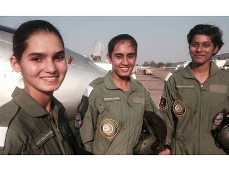യുദ്ധവിമാനത്തിന്റെ നിയന്ത്രണം ഇനി വനിതകള്‍ക്കും