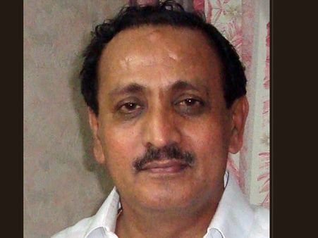 കോണ്‍ട്രാക്ടര്‍മാരുമായി ബന്ധമുണ്ടെന്ന് തെളിയിക്ക്; കളക്ടര്‍ ബ്രോയ്ക്ക് എംപിയുടെ വെല്ലുവിളി!!!