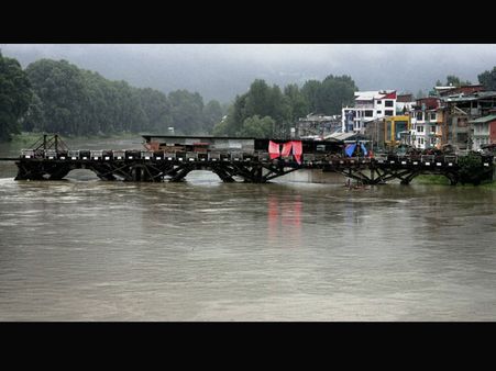 ചൈനയില്‍ കനത്ത മഴ, 19 പേര്‍ മരിച്ചു