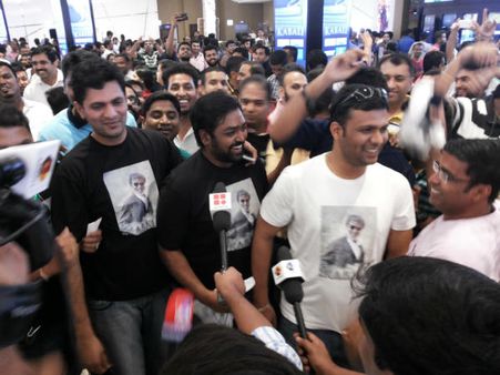 നെരുപ്പടാാാ....ദുബായില്‍ ആവേശത്തിരയിളക്കി കബാലി...