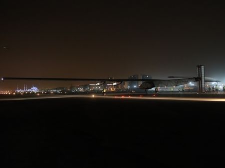 ചരിത്ര ദൗത്യം പൂര്‍ത്തിയാക്കി സോളാര്‍ ഇംപള്‍സ്2 പറന്നിറങ്ങി