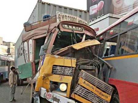 കൃഷ്ണഗിരി റോഡപകടം ഏഴു പേര്‍ മരിച്ചു; 30 പേര്‍ക്ക് പരിക്ക്