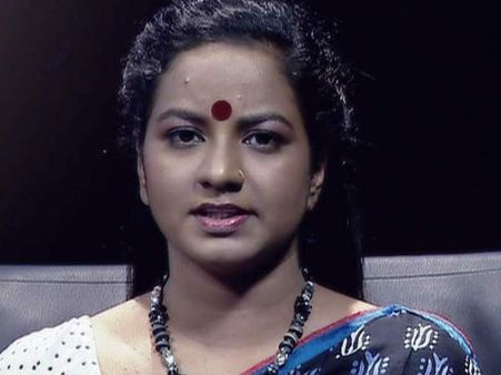 പേപ്പട്ടി കടിച്ചാല്‍ കുത്തിവക്കില്ലെന്ന് വടക്കുംചേരി, പിടിച്ചുകെട്ടി കുത്തിവപ്പിയ്ക്കുമെന്ന് മന്ത്രി