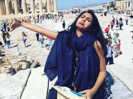 ഭര്‍ത്താവിന് വിസ കിട്ടിയില്ല, പാകിസ്താനി സുന്ദരി ഒറ്റയ്ക്ക് ഹണിമൂണ്‍ ആഘോഷിച്ചു!