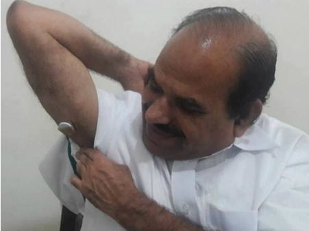 കോടിയേരിയുടെ കൈയ്യില്‍ കണ്ടത്‌ ഏലസല്ല; അത് ഗ്ലൂക്കോസ് മോണിറ്ററിംഗ് ചിപ്പ്!!!