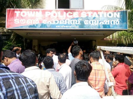 മാധ്യമ പ്രവര്‍ത്തകര്‍ക്കെതിരെ 'ഷോ' കാണിച്ച എസ്‌ഐയ്ക്ക് സസ്‌പെന്‍ഷന്‍