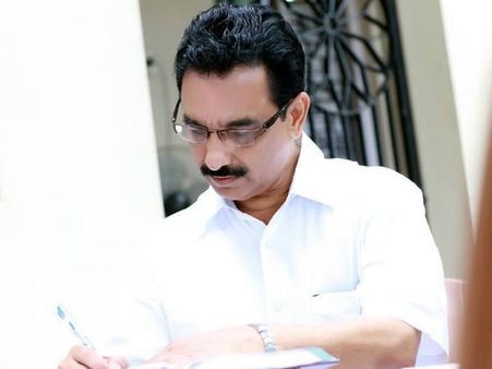 തോറ്റ എംഎല്‍എയ്‌ക്കെന്താ നിയമസഭയില്‍ കാര്യം!!! മുന്‍മന്ത്രി പത്രലേഖകനായി നിയമസഭയില്‍