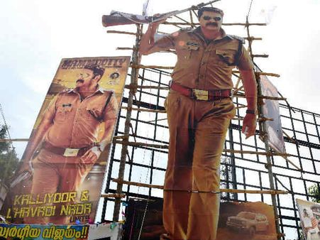 മമ്മൂക്ക സ്റ്റൈലല്ലേ... കസബ കസറിയതില്‍ ആരാധകരുടെ ആഘോഷം!!!