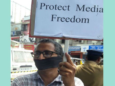 പോലീസ് മാപ്പ് പറഞ്ഞ് തടിയൂരി; മാധ്യമപ്രവര്‍ത്തകരെ തടയാന്‍ നിര്‍ദ്ദേശിച്ചിട്ടില്ലെന്ന് ജില്ലാ ജഡ്ജി