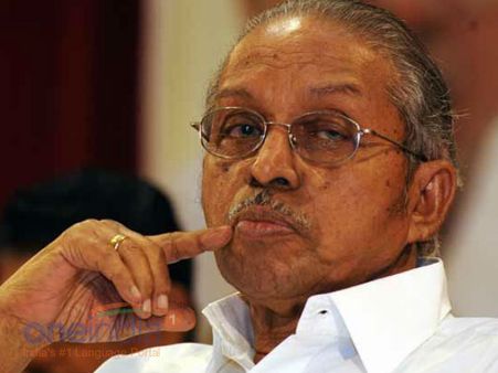 ഗാന്ധിജിയെ കൊന്നത് ആര്‍എസ്എസോ? അന്ന് കവി ഒഎന്‍വി കുറുപ്പ് പറഞ്ഞത്...