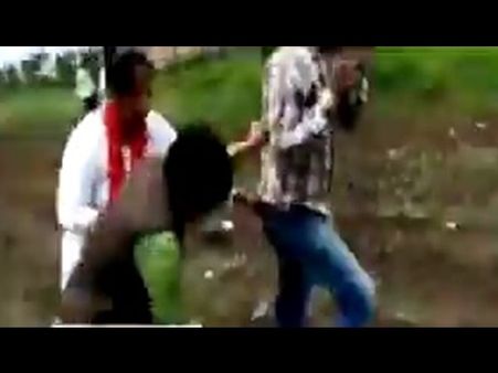 യുവതിയെ പീഡിപ്പിച്ചയാളെ തൃപ്തിദേശായി പൊതുസ്ഥലത്തു ചെരിപ്പുകൊണ്ട് അടിച്ചു; വീഡിയോ കാണൂ