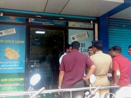 തിരുവനന്തപുരത്ത് റോബിന്‍ഹുഡ് മോഡല്‍ മോഷണം; എടിഎമ്മുകളില്‍ നിന്ന് ലക്ഷങ്ങള്‍ അപഹരിച്ചു...