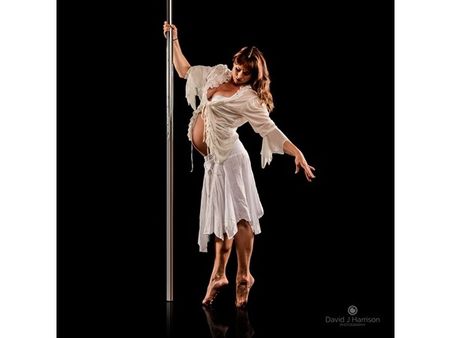 ഗര്‍ഭിണി ഇങ്ങനെയൊക്കെ ചെയ്യാമോ;തകര്‍പ്പന്‍ വീഡിയോ !!