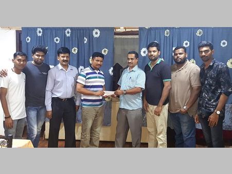 ലാല്‍ കെയേര്‍സ് സഹായം കൈമാറി 