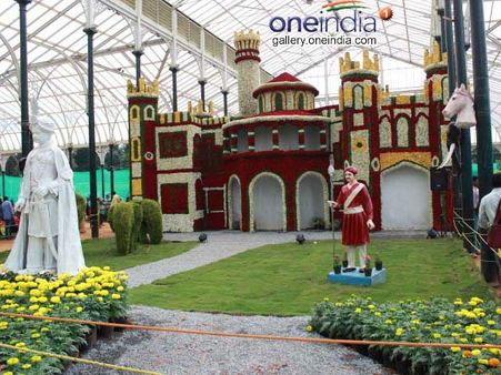 ബെംഗളൂരു: ലാല്‍ബാഗില്‍ സംഘടിപ്പിച്ച ഫ്ളവർ ഷോയില്‍ തേനീച്ചയുടെ ആക്രമണം, ഒരാള്‍ ഗുരുതരാവസ്ഥയില്‍