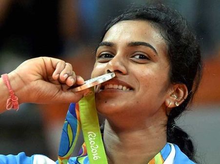 വിഡ്ഡിത്തം ഇങ്ങനെയും; മുഖ്യമന്ത്രിക്ക് പിവി സിന്ധുവിന്റെ പേരറിയില്ല, സംസ്ഥാനവും