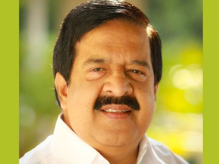 ക്ഷേമപെന്‍ഷന്‍ വിതരണം സിപിഎമ്മിന്റെ പാര്‍ട്ടി പരിപാടിയല്ല; വീടുകളില്‍ പണപ്പിരിവ് ?