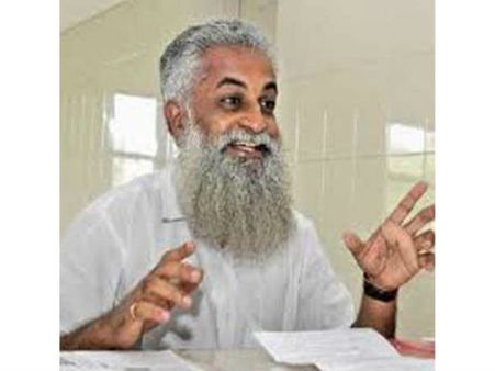 മെഡലൊക്കെ നല്ല കാര്യം, സ്ത്രീ കുടുംബം വിട്ട് ഒരു കാര്യവും ചിന്തിക്കരുത്: വിവാദ പ്രഭാഷകന്‍