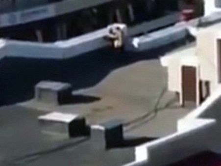 ഫ്‌ലാറ്റിന് മുകളില്‍ കപ്പിള്‍സിന്റെ സെക്‌സ്... വീഡിയോ വൈറല്‍!!!