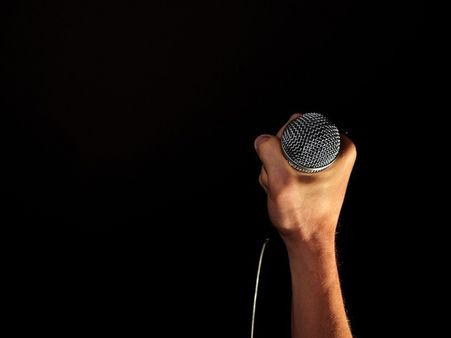 കൊച്ചി; മോര്‍ഫ് ചെയ്ത് വീട്ടമ്മയുടെ നഗ്നചിത്രം പ്രചരിപ്പിച്ച ഗായകനെതിരെ കേസ്