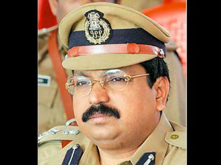 പിറന്നാള്‍ വിവാദം മറച്ചുവെക്കാനോ ഈ മിന്നല്‍ പരിശോധന? വാളയാറില്‍ 3 ലക്ഷം രൂപയുടെ നികുതി വെട്ടിപ്പ്!