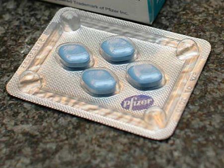 ബാലനാണ്.... പക്ഷെ വയാഗ്ര ഗുളികയ്ക്ക് അടിമയാണെന്ന് മാത്രം!!