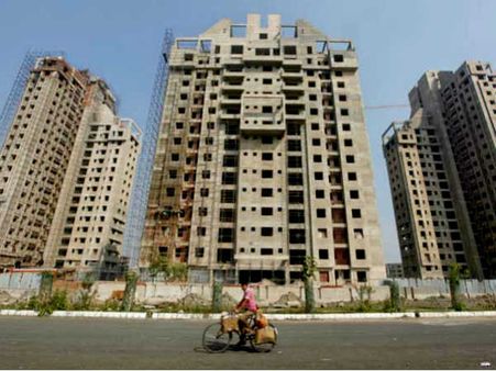 എല്‍ഡിഎഫ് സര്‍ക്കാരിനും ഫ്ലാറ്റ് മാഫിയയോട് സ്‌നേഹം? ചട്ടം ലംഘിച്ച കെട്ടിടങ്ങള്‍ക്ക് നമ്പര്‍ നല്‍കും