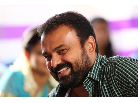 ഇത്തവണത്തെ ഓണാഘോഷം ഇത്തിരി സ്‌പെഷ്യലാക്കാനാണ് കുഞ്ചാക്കോ ബോബന്റെ ഒരുക്കം