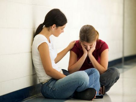 മൂന്ന് വര്‍ഷം പ്രണയിച്ച പെണ്‍കുട്ടികള്‍ പിരിഞ്ഞു, ഒരാള്‍ക്ക് പുരുഷനുമൊത്ത് ജീവിക്കണമെന്ന്