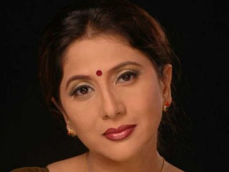 ട്രെയിനിലെ എസി കോച്ചില്‍ പ്രമുഖ നടിയുടെ ബാഗ് എലി കടിച്ചുപറിച്ചു, നടി കഷ്ടിച്ചു രക്ഷപ്പെട്ടു!