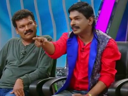 ബ്രിട്ടാസ് കളിക്കുന്ന നായര്‍.. സന്തോഷ് പണ്ഡിറ്റിനെ ആക്രമിക്കാന്‍ കുറേ മിമിക്രിക്കാരും... ലജ്ജാവഹം!