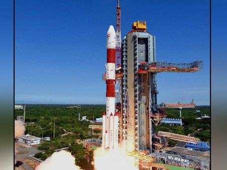 രണ്ട് ഭ്രമണപഥങ്ങള്‍, എട്ട് ഉപഗ്രങ്ങള്‍, ചരിത്ര ദൗത്യവുമായി പിഎസ്എല്‍വി സി 35 കുതിച്ചു...