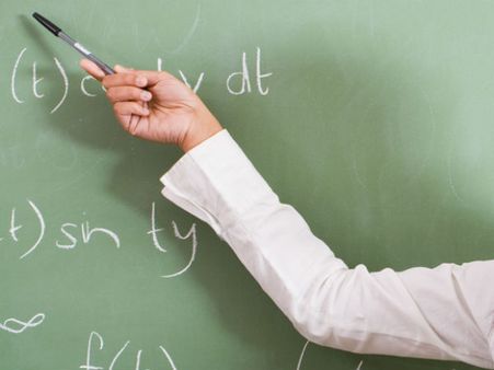 3.5 ലക്ഷം മാസശമ്പളം ഉപേക്ഷിച്ച് തെരുവിലെ കുട്ടികളെ പഠിപ്പിയ്ക്കാന്‍ ഒരുങ്ങി