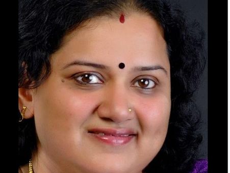 ശിക്കാര്‍+നരന്‍+പട്ട.. വീട്ടമ്മയുടെ പുലിമുരുകന്‍ റിവ്യൂവിന് കീഴെ മോഹന്‍ലാല്‍ ഫാന്‍സിന്റെ തെറിവിളി...