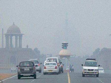 ദില്ലിയുടെ അന്തരീക്ഷ നില വളരെ മോശം, വീട്ടില്‍ നിന്നും പുറത്തിറങ്ങരുതെന്ന് നിര്‍ദേശം