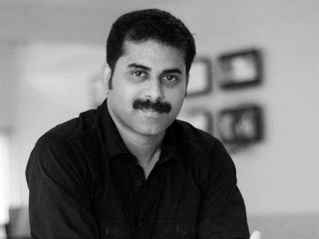 മീഡിയ വണ്‍ പ്രശ്‌നം: ഇ സനീഷ് രാജിവക്കുന്നു, ഇനി അംബാനിയുടെ ചാനലിലേക്ക്