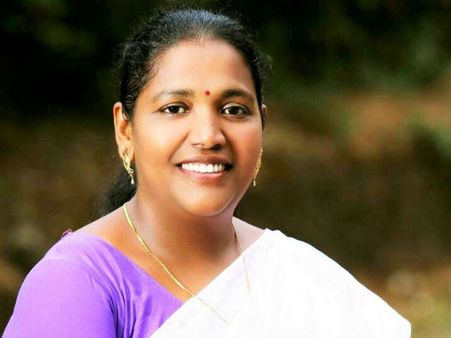 'ഗോഡ് ഫാദര്‍' ഇല്ലാതെ രക്ഷയില്ല, ഇഎസ് ബിജിമോളെ സിപിഐ ജില്ലാ കൗണ്‍സിലിലേക്ക് തരം താഴ്ത്തി