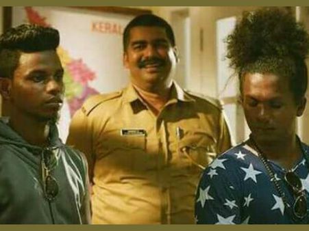 ഞാനും എന്റെ മോനും ഫ്രീക്കനാ, താനാരാ ചോദിക്കാന്‍; അധ്യാപകനെ കൊല്ലുമെന്ന് ഭീഷണി...