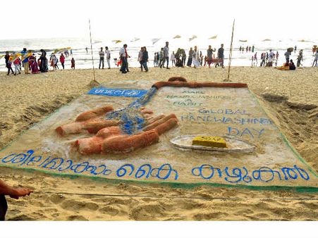 കടല്‍ത്തീരത്ത് മണല്‍ശില്‍പ്പമൊരുക്കി യുനിസെഫിന്റെ കൈ കഴുകല്‍ ദിനാചരണം