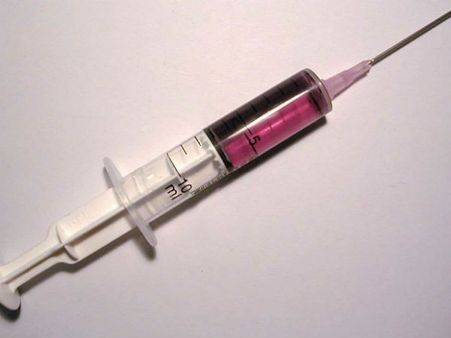 ഫോണ്‍ മോഷ്ടിച്ചെന്ന് ആരോപിച്ച് ആണ്‍കുട്ടികളുടെ മലദ്വാരത്തിലൂടെ പെട്രോള്‍ കുത്തിവെച്ചു