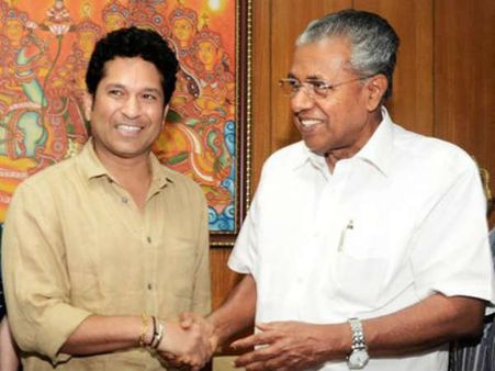 കേരളാ താരങ്ങള്‍ അന്താരാഷ്ട്ര നിലവാരത്തിലേക്കുയരണം: ബ്ലാസ്‌റ്റേഴ്‌സിന് വിജയാശംസ നേര്‍ന്ന് പിണറായി