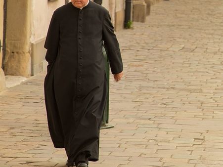 പള്ളീലച്ചന്‍മാരും തീരെ 'മോശമല്ല'...കോഴിക്കോട് നടക്കാവിലെ വിധവയായ സ്ത്രീ പറയുന്നത് കേട്ടാല്‍ ഞെട്ടുും