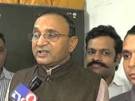 മോദിയുടെ വിവാദകോട്ട് വാങ്ങിയ വ്യാപാരി പട്ടേലിന്റെ ആറായിരം കോടി രൂപ വെള്ളത്തിലായി, കഴിഞ്ഞില്ല പണി!