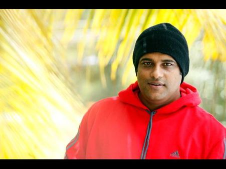 നോട്ട് നിരോധനവും, ഗാന്ധിജിക്ക് തെറിയും... നടന്‍ മുരളി ഗോപിയുടെ ഫേസ്ബുക്ക് പേജില്‍ പൊങ്കാല മഹോത്സവം!