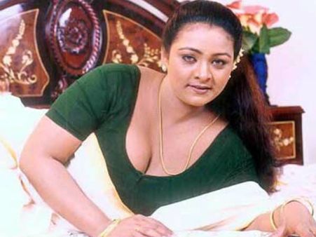 സെക്‌സി സീല്‍ക്കാരവുമായി ഷക്കീല എന്ന അവതാരക, ചൂടൻ വിഷയം.. ടിവി ചാനല്‍ ഷോ സൂപ്പര്‍ ഡ്യൂപ്പര്‍ ഹിറ്റ്!