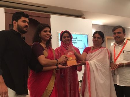 മരുഭൂമിയിലെ തണല്‍ മരങ്ങള്‍ പ്രകാശനം ചെയ്തു