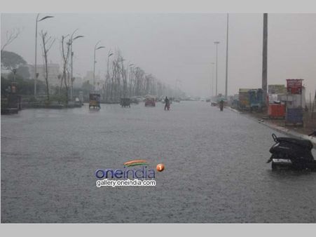 വര്‍ധ ചുഴലിക്കാറ്റ്; ആന്ധ്രപ്രദേശില്‍ രണ്ട് മത്സ്യത്തൊഴിലാളികളെ കാണാതായി; തിരച്ചില്‍ തുടരുന്നു