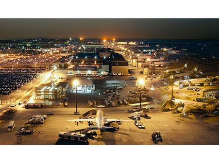 ബഹ്‌റിന്‍ ഇന്റര്‍നാഷണല്‍ എയര്‍പോര്‍ട്ടിലെ റണ്‍വേകള്‍ തുറന്നു