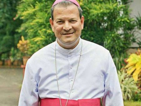 വരാപ്പുഴ അതിരൂപതയ്ക്ക് പുതിയ ഇടയന്‍; ഡോ. ജോസഫ് കളത്തിപ്പറമ്പില്‍ സ്ഥാനമേറ്റു