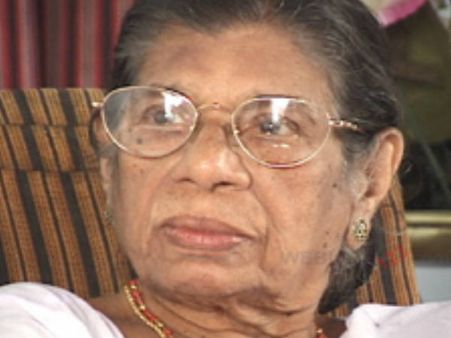 വയസ്സായില്ലേ... പിള്ളേര്‍ക്ക് അവസരം കൊടുക്കെന്നേ! ഗൗരിയമ്മ സ്വയം വിരമിക്കണമെന്ന്‌ ജെഎസ്എസ്